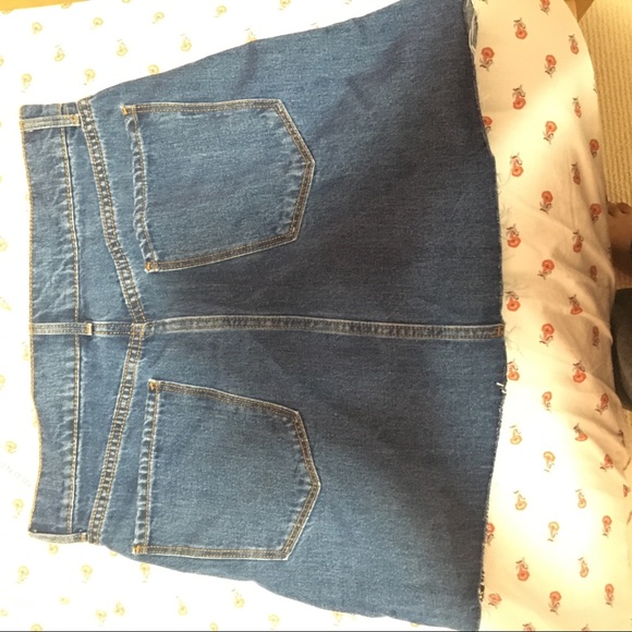 BRAND NEW DENIM SKIRT!! - Picture 2 of 3